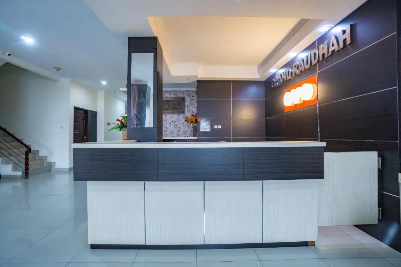Oyo 2357 Syariah Grand Raudhah Hotel Jakarta Buitenkant foto