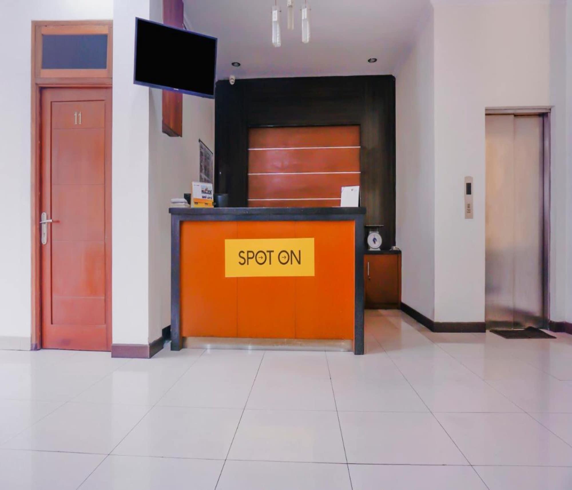 Oyo 2357 Syariah Grand Raudhah Hotel Jakarta Buitenkant foto