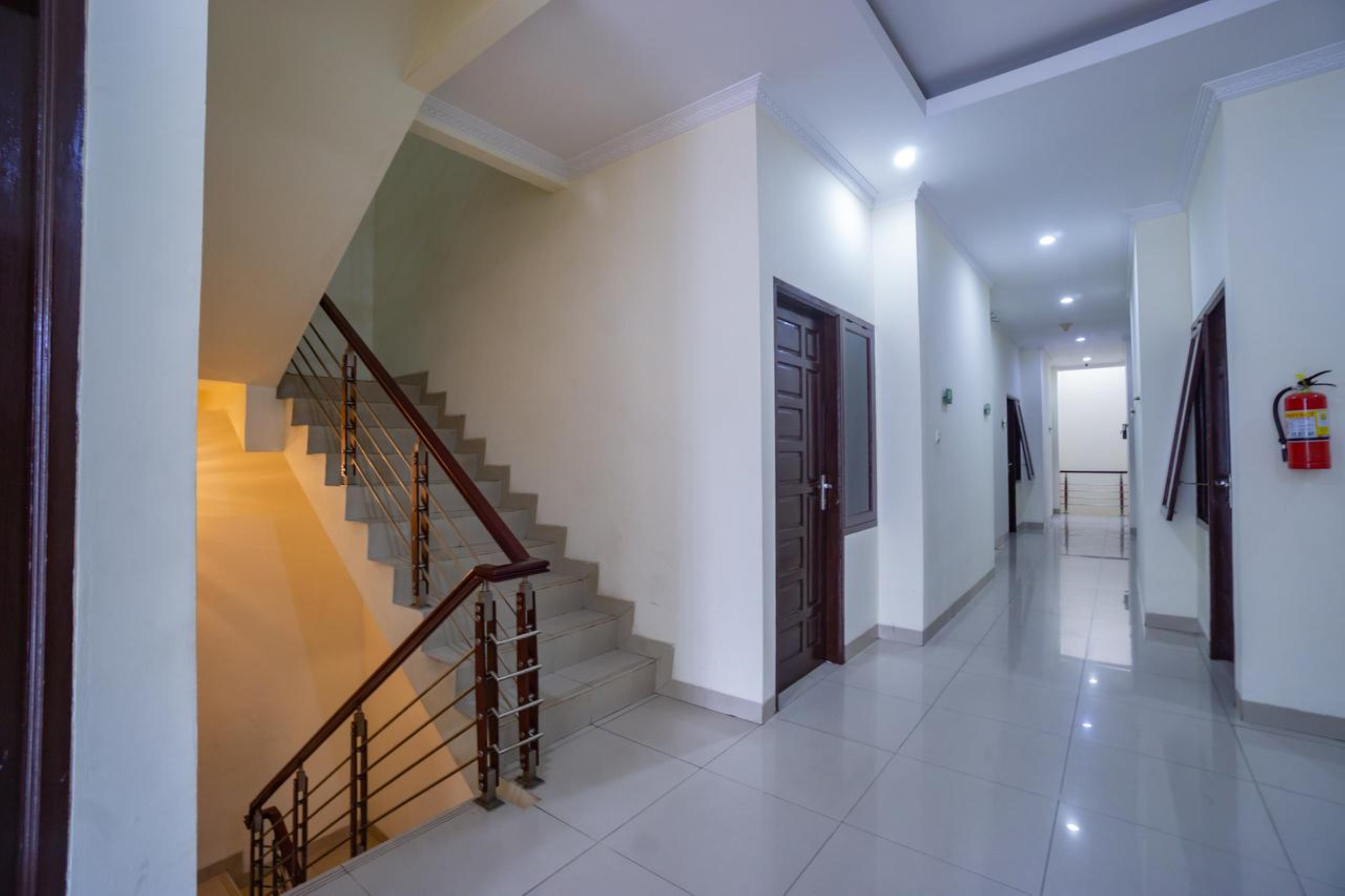 Oyo 2357 Syariah Grand Raudhah Hotel Jakarta Buitenkant foto