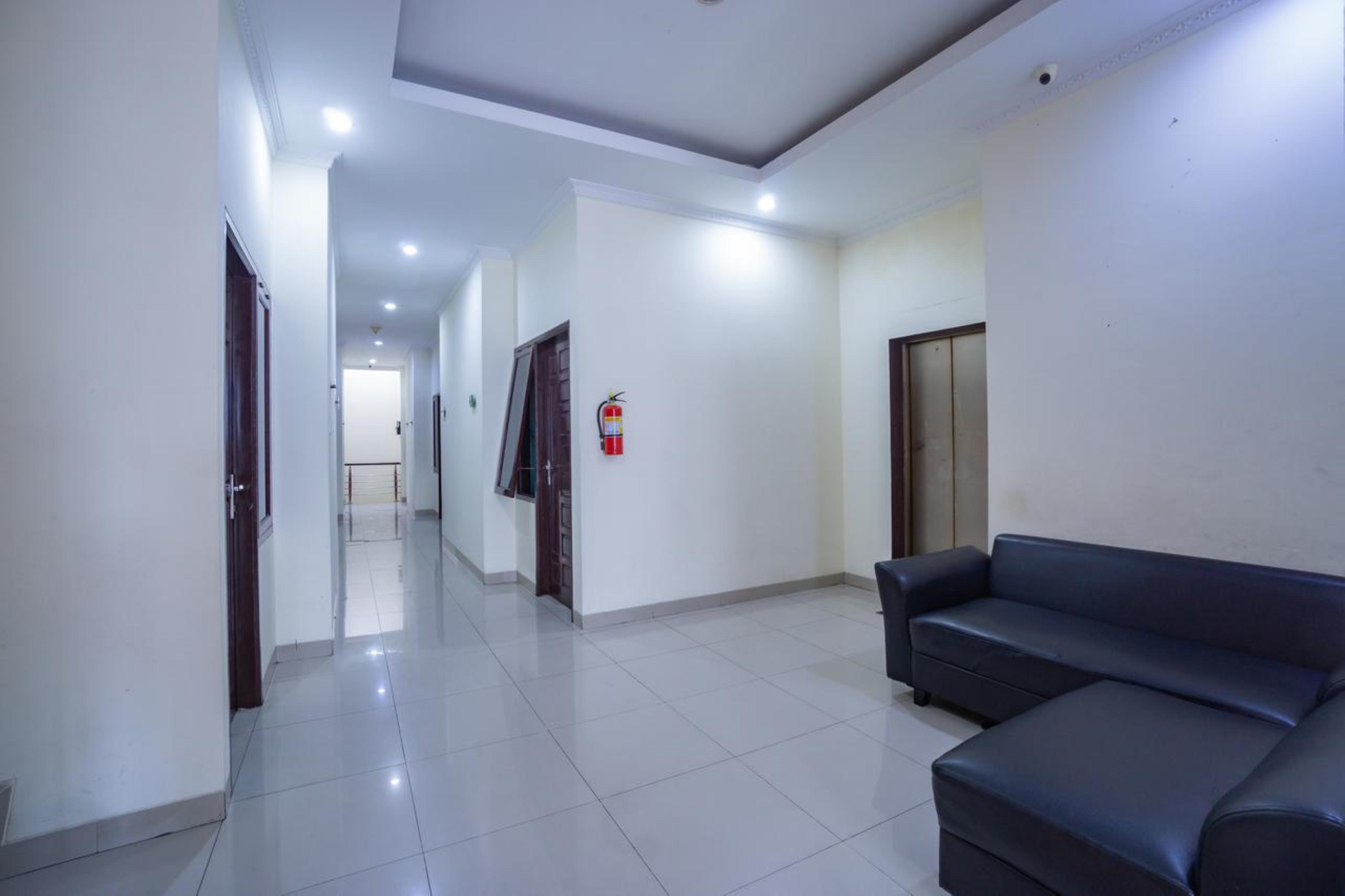 Oyo 2357 Syariah Grand Raudhah Hotel Jakarta Buitenkant foto